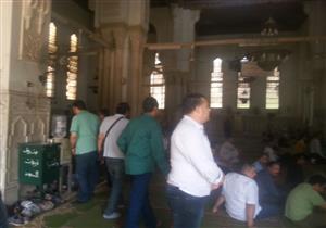 وصول جثمان والد باسم سمرة لمسجد الصباح في الهرم- صور