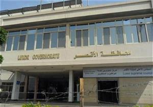 "مرور الأقصر" تخاطب "الطرق" لترميم حفرتين على طريق سوهاج الصحراوي