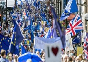 المعارضون لخروج بريطانيا من الاتحاد الأوروبي يحتجون في ساحة البرلمان