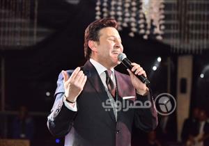 بالصور- هاني شاكر يغني "غلطة" و"نسيانك صعب أكيد" لجمهوره في حفل رأس السنة