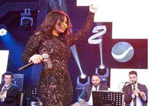 بالفيديو والصور.. رقص شيرين وإليسا يثير الانتقادات في حفل ليلة رأس السنة 