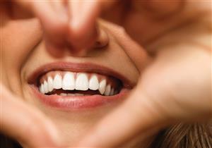 «القشور الخزفية» تمنحك أسنان ساحرة تدوم سنوات.. بشروط