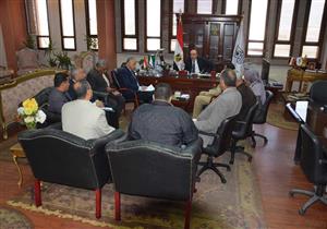 محافظ بني سويف يدرس تنفيذ مبادرة تنموية يشترك فيها المسجد والكنيسة