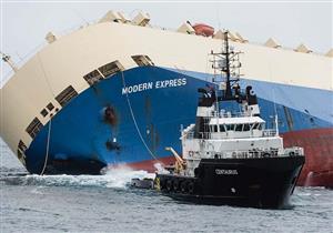 تصادم سفينة بترول بمعديتين أثناء عبورها قناة السويس