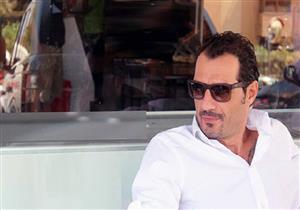 صورة - عادل كرم أمام النيل قبل بدء تصوير "تراب الماس"