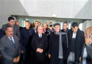 بالصور.. رغم سوء الأحوال الجوية محافظ بورسعيد يتفقد استاد نادي المصري