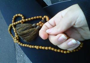 هل يجوز للمرأة ذكر الله أثناء الحيض؟ د. نادية عمارة تجيب