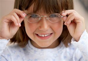 احذر ارتداء الطفل لنظارتك