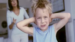 أستاذ طب شرعي: العنف يولد عنفًا.. تعنيف الأطفال قد يسبب نزيفًا بالمخ وينتهي بالوفاة