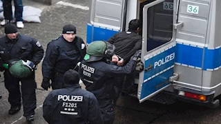 الشرطة البريطانية تلقى القبض على 3 أشخاص على خلفية اتهامهم بالإرهاب