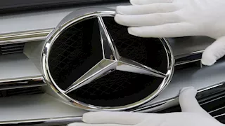 الأولى من نوعها عالميا.. مرسيدس تُطلق سيارة كهربائية نباتية