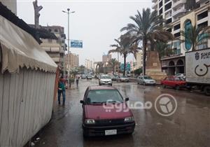لليوم الثالث.. هطول أمطار غزيرة على دمياط وتوقف حركة الصيد (صور)
