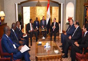 السيسي يلتقي نظيره الأنجولي ويؤكد تطلعه للتعاون بين البلدين