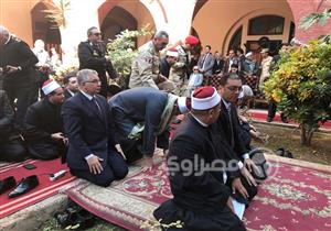 بالصور.. صلاة الظهر داخل كنيسة بالإسماعيلية