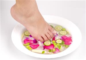 علاج تشققات القدم باستخدام زيت الزيتون