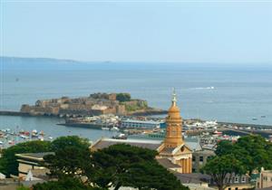 جزيرة جيرنزي "قطعة من فرنسا سقطت في البحر جمعتها إنجلترا" 