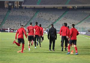 إحماء اللاعبين قبل قمة الزمالك والأهلي