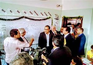 بالصور- رئيس الوزراء يحضر حصة لغة عربية بمدرسة شرم الشيخ الرسمية للغات