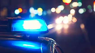 احذر الضوء الأزرق.. كيف تسرع الشاشات شيخوخة بشرتك؟