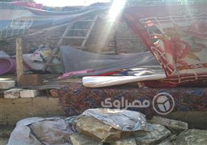 بالصور.. مأساة أسرة تعيش في العراء وتهاجمها الثعابين بكفرالشيخ