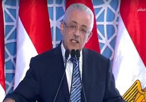 وزير التعليم يهدي السيسي كتابًا عن مشروع دمج متحدي الإعاقة - فيديو