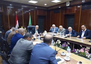 محافظ الدقهلية يجتمع بأعضاء البرلمان لتوفير موارد مالية للمشروعات المتوقفة