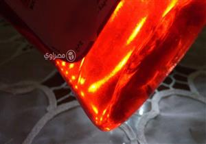 بالصور- "الدواء فيه سم قاتل".. حشرة ميتة في زجاجة غسول أسنان