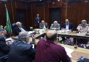 شاروبيم يمنع انتظار السيارات فى شوارع المنصورة ويقرر إنشاء جراجات متعددة الطوابق