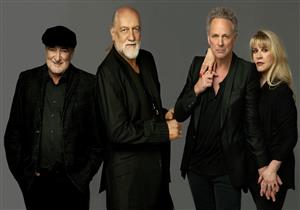 عازف الجيتار ليندسي باكنجهام يقاضي زملاءه بفرقة "فليتوود ماك" 