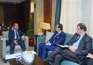 وزير الصناعة يبحث مع سفير فرنسا تعزيز التعاون.. ووفد شركات يزور مصر قريبا