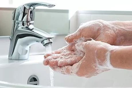 في اليوم العالمي لغسل اليدين.. الماء الساخن أفضل أم البارد؟     