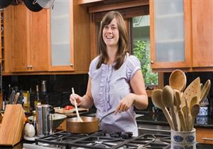 أكثر الأشياء تلوثًا في مطبخك.. منها عبوات الملح والفلفل 