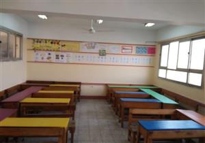 "لتحويل أبنائهم".. أولياء أمور يجهزون مبنى في مدرسة بعين شمس​