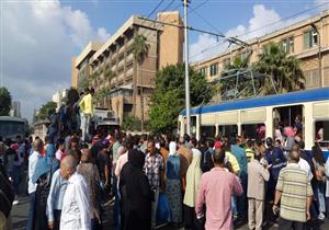 بالصور- توقف حركة ترام الرمل في الإسكندرية بسبب حادث سيارة