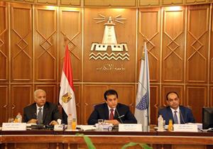 وزير التعليم العالي يطالب الجامعات بترشيد نفقات سفر القيادات للخارج