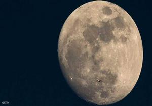 قطعة من "القمر" تباع بأكثر من نصف مليون دولار