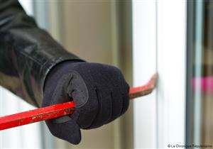 "مكالمة وقناع".. ضبط عاطل اقتحم منزل مسنة لسرقتها وتسبب في وفاتها