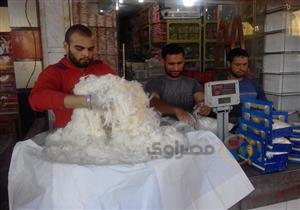 بالصور| "حلاوة شعر وعنبر".. الأكثر طلبًا في مولد الدسوقي بكفر الشيخ