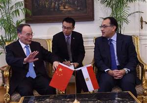 رئيس الوزراء يبحث مع نائب الرئيس الصيني تعزيز أطر التعاون بين البلدين 