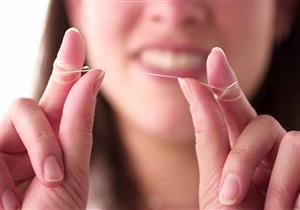 احذر.. 5 مخاطر لاستخدام الخيط العادي في تنظيف الأسنان 