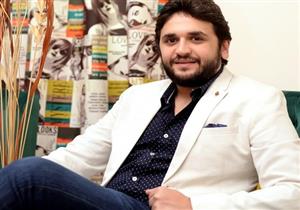 مصطفى خاطر يكشف عن المهن التي عمل بها قبل الفن.. بينها "حلاق ونجار"