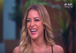 ريم مصطفى تكشف سر التاتو على كتفها - فيديو