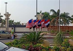 مطار القاهرة يستعد لاستقبال زوجة ترامب بالأعلام المصرية والأمريكية