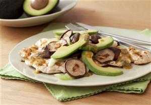 سلطة الأفوكادو.. لذيذة ومناسبة للريجيم