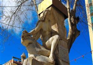 سلفي جزائري يهاجم تمثال "المرأة العارية" مرة أخرى - فيديو