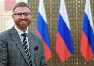 سفارة موسكو لدى واشنطن تتابع ملابسات اعتقال الصحفي الروسي