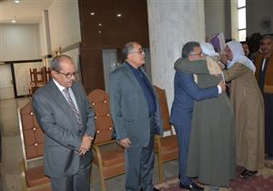 سقطت من الطابق الخامس.. جامعة الفيوم تقيم عزاء لطالبة الآداب الفقيدة