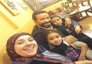 سامح حسين ينشر صورة بصحبة عائلته: "جنتي على الأرض"