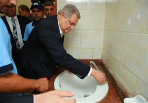 سعرها 40 جنيهًا.. بدء تركيب أجهزة توفير المياه في كفر الشيخ (صور)