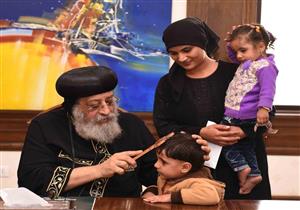 البابا تواضروس يلتقي أسر شهداء ومصابي حادث دير الأنبا صموئيل- صور 